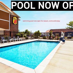 Super 8 By Wyndham Lenexa Overland Park Area/Mall Area